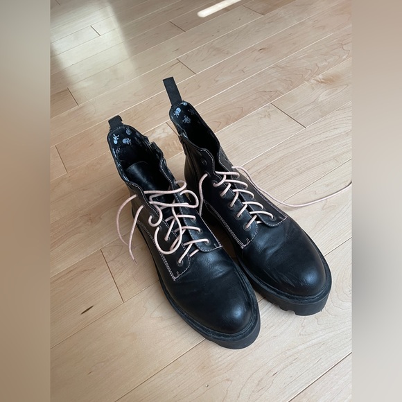 Dolls Kill Lamoda Platform Boots - Picture 3 of 3